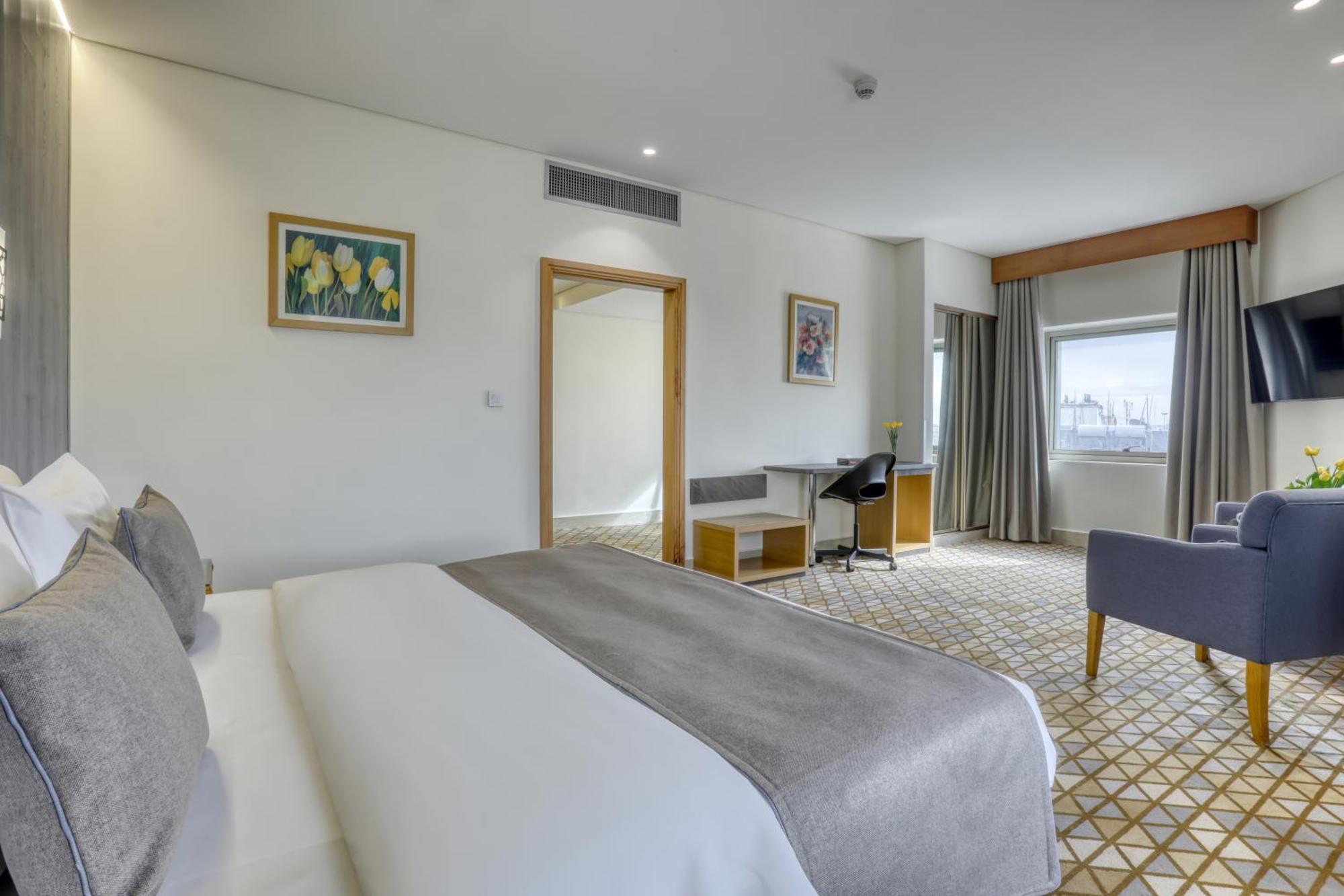 Executive Suite,1649901007:JPEG
