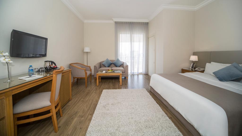 Suite mit Kingsize-Bett und Balkon